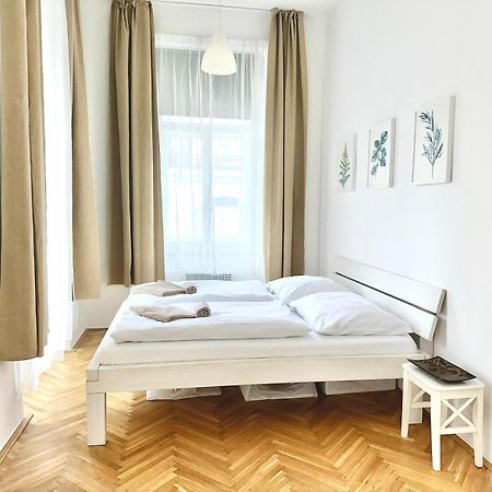 Viaduct View Apartment Praga Exterior foto